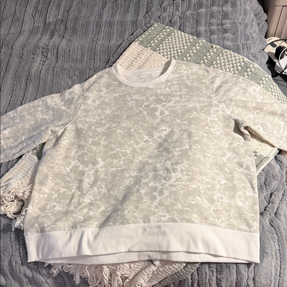 NWOT women’s Tek Gear sweatshirt